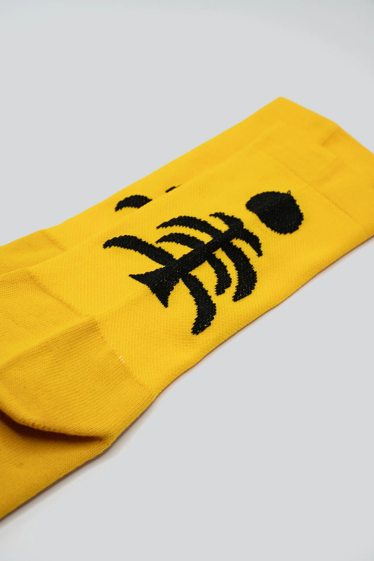 THE ATHLETIC COMMUNITY Death Palm Cycling Socks - Light Gold