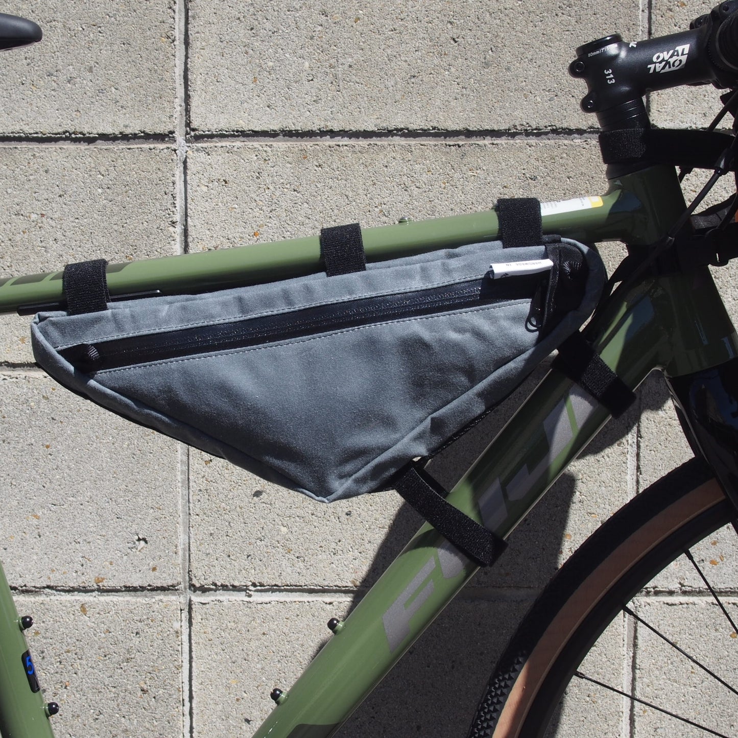 ROAD RUNNER Wedge Half Frame Bike Bag