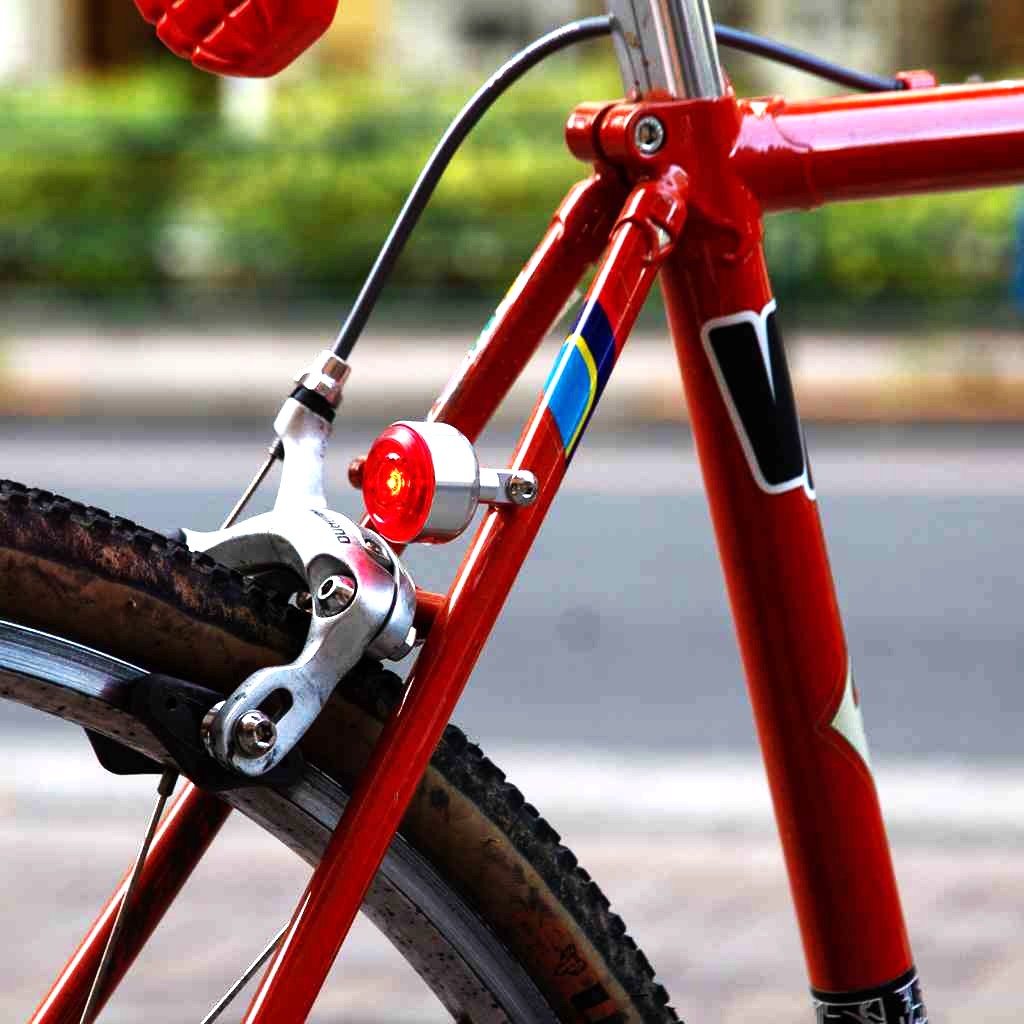 BLUE LUG Koma Bike Rear Light - Silver