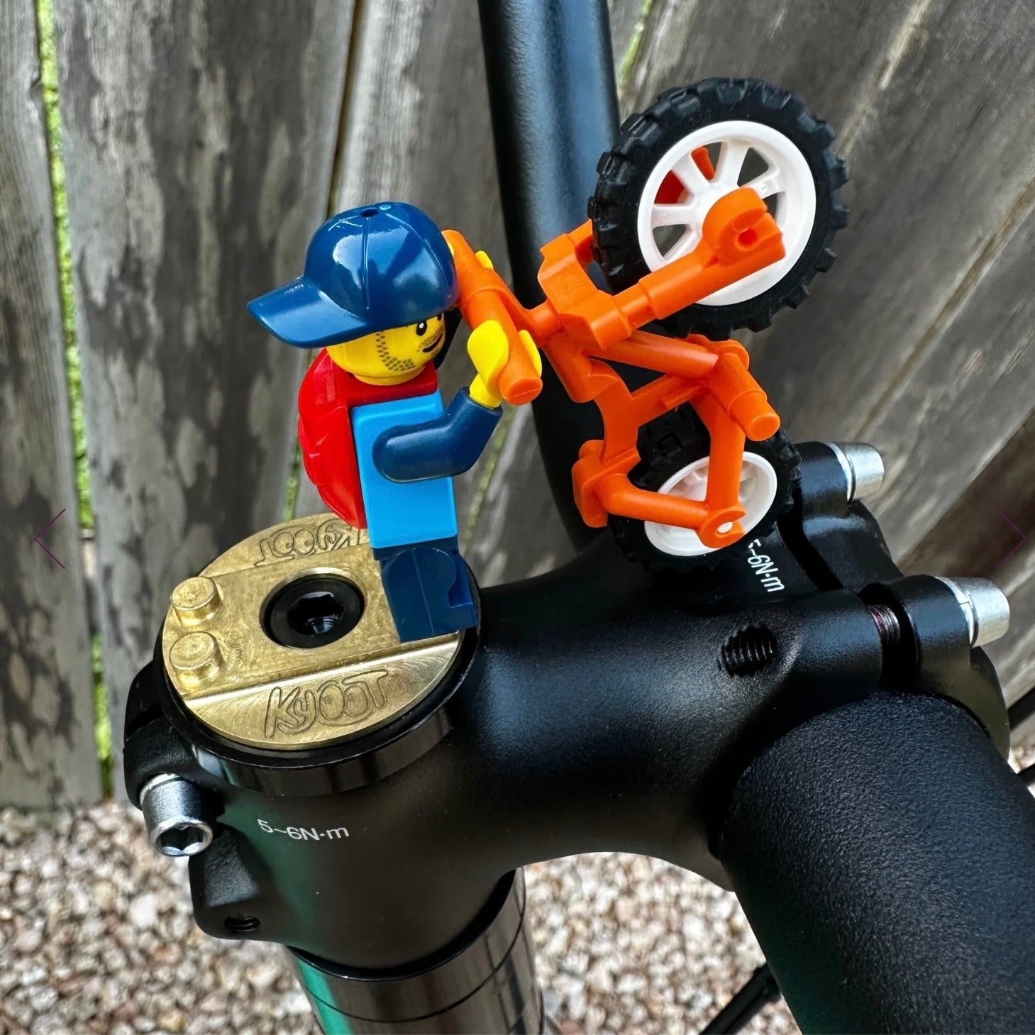 YELLOW BIRD THREAD WORKS Kyoot Brick Buddy Brass Stem Cap