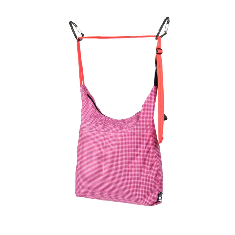 OUTER SHELL Magic Tote - Berry