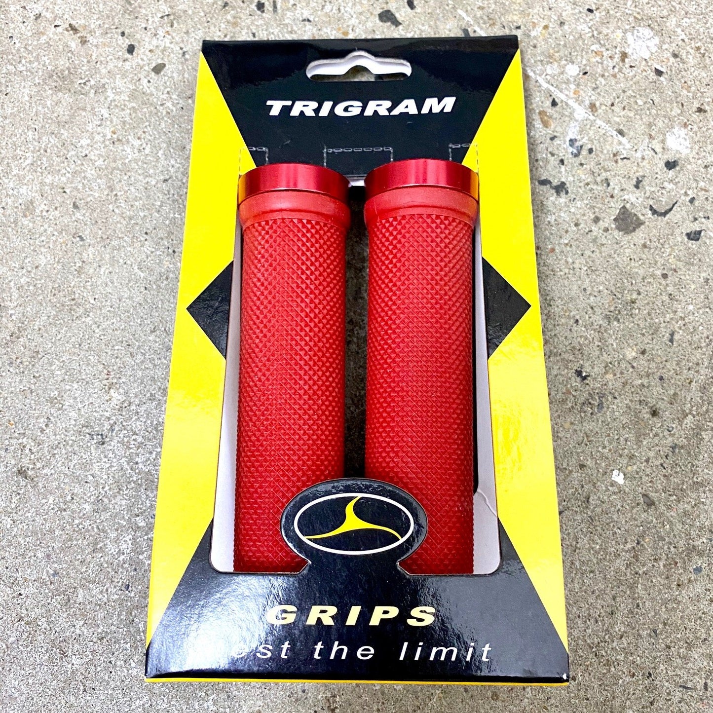 Trigram red handlebar grips